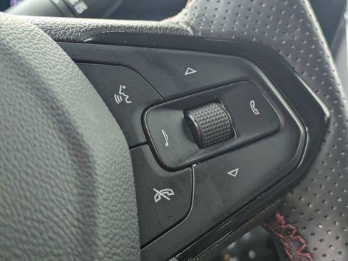 Used 2024 Chevrolet Trax RS w/ Sunroof Package FWD image 24