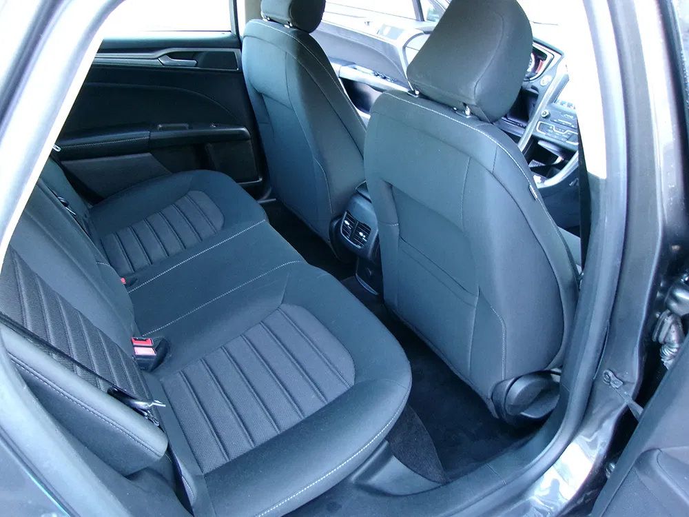 Used 2020 Ford Fusion SE FWD image 13