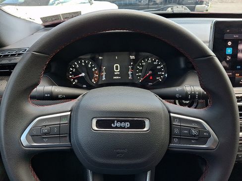 Used 2025 Jeep Compass Trailhawk AWD/4WD image 20