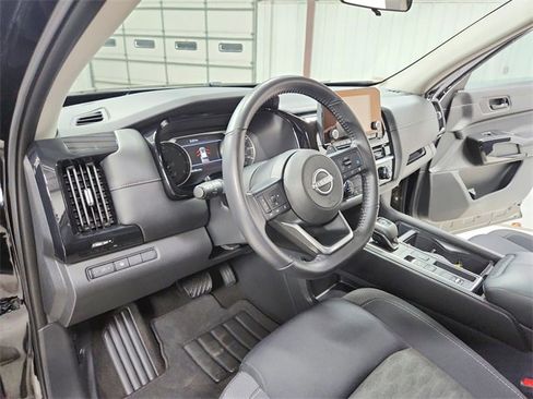 Used 2024 Nissan Pathfinder SV w/ Lighting Package (N92) image 18