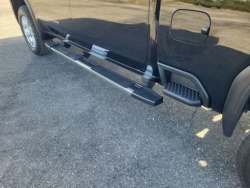 Used 2024 GMC Sierra 2500 SLT w/ SLT Convenience Package image 10