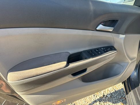 Used 2010 Honda Accord LX-P image 7