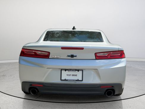 Used 2018 Chevrolet Camaro LT RWD image 8