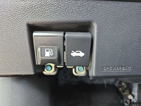 Used 2024 Nissan Versa SV image 29