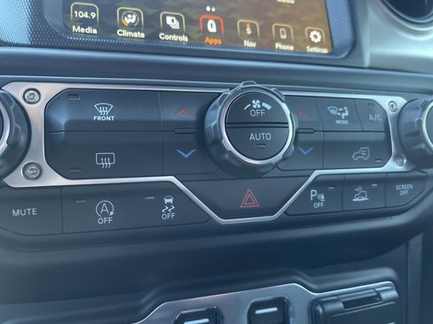 Used 2023 Jeep Wrangler Sport S image 29