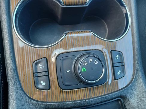 Used 2023 GMC Acadia SLE w/ Driver Convenience Package image 12