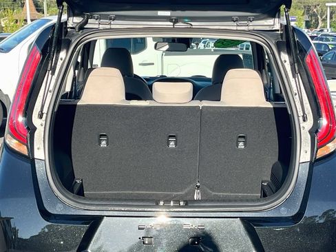 Used 2025 Kia Soul LX w/ LX Technology Package FWD image 23