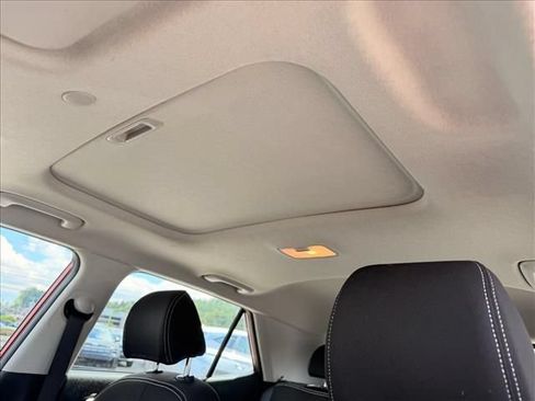 Used 2024 Hyundai Venue SEL FWD image 16