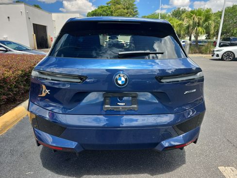 Used 2022 BMW iX xDrive50 w/ Premium Package AWD/4WD image 3