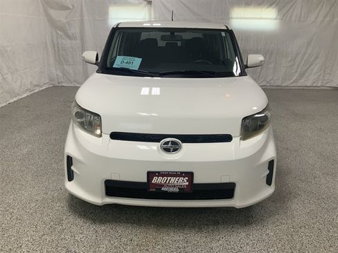 Used 2011 Scion xB FWD image 3