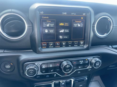Used 2023 Jeep Wrangler Unlimited Sahara w/ Cold Weather Group AWD/4WD image 25