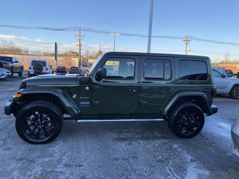 Used 2024 Jeep Wrangler Sahara w/ Technology Group image 7