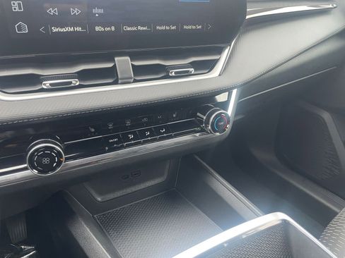 Used 2025 Chevrolet Equinox LT image 41