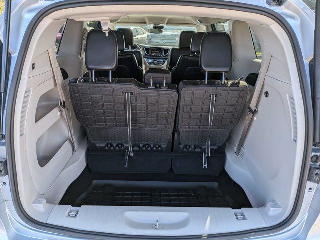 Used 2023 Chrysler Pacifica Touring-L FWD image 13