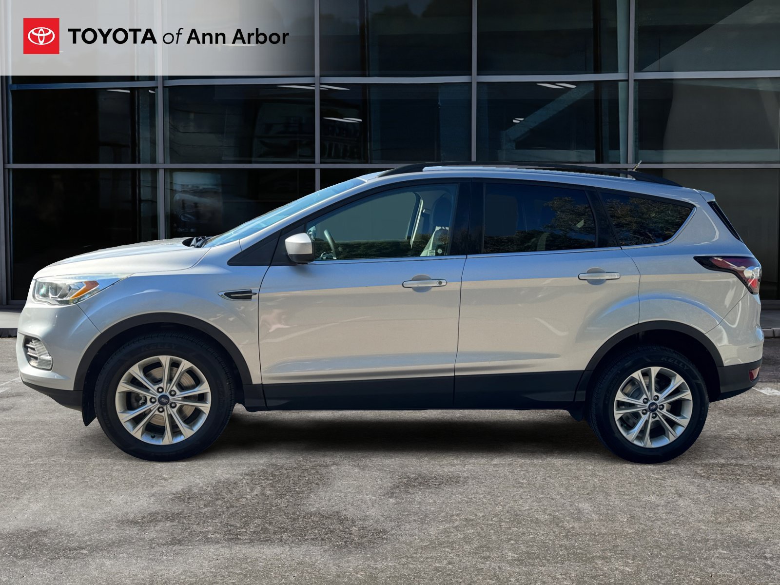 Used 2017 Ford Escape SE w/ Equipment Group 201A AWD/4WD image 8