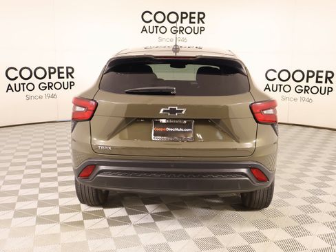Used 2024 Chevrolet Trax LS w/ LS Convenience Package FWD image 21
