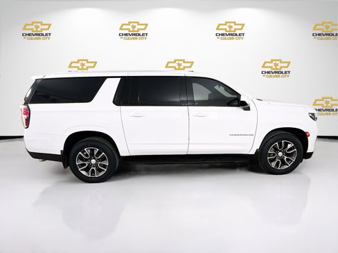 Used 2022 Chevrolet Suburban LS w/ Driver Alert Package image 8
