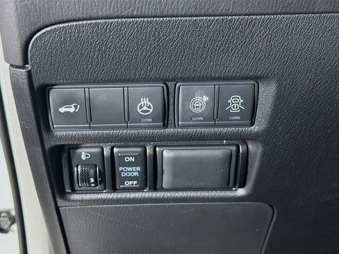 Used 2019 Nissan Armada Platinum w/ Interior Lighting Package image 16