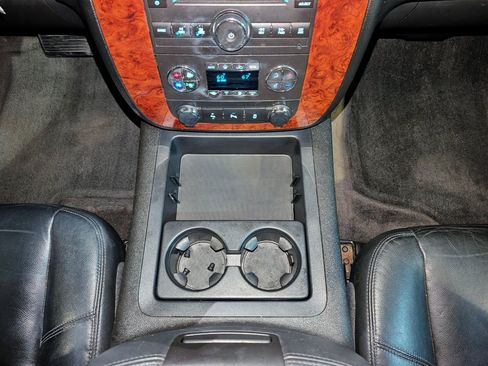 Used 2014 Chevrolet Suburban LT AWD/4WD image 41