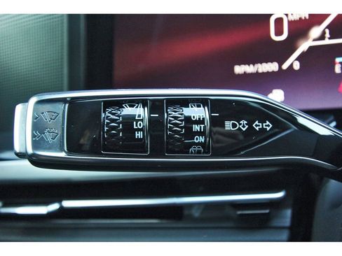 Used 2025 Cadillac Escalade ESV Sport w/ Touring Package image 18