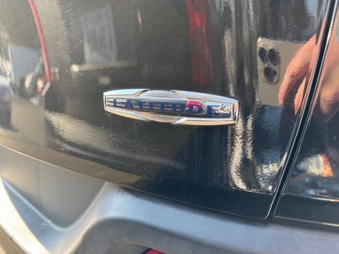 Used 2017 Jeep Cherokee Latitude w/ Cold Weather Group image 24