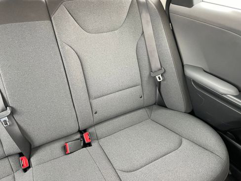 Used 2025 Kia K4 LXS image 36