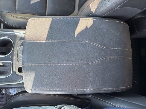 Used 2020 Chevrolet Traverse LT w/ LT Premium Package image 12