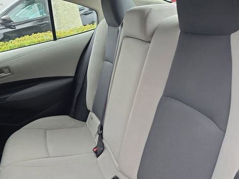 Used 2022 Toyota Corolla LE image 11