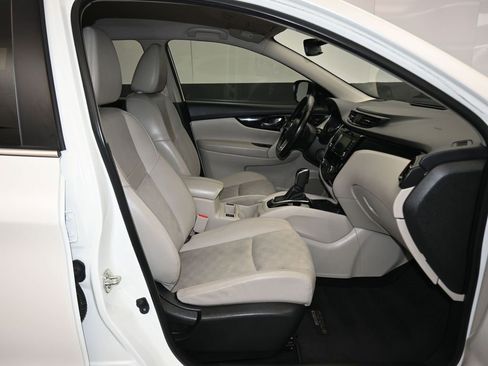 Used 2022 Nissan Rogue Sport SV w/ Technology Package image 38