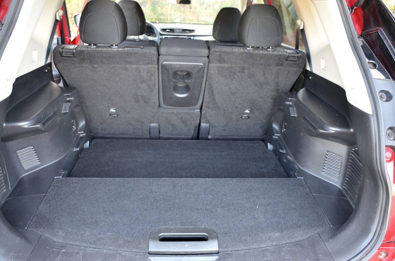 Used 2017 Nissan Rogue S w/ S Appearance Package AWD/4WD image 8