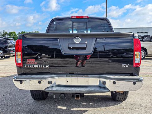 Used 2015 Nissan Frontier SV w/ SV Value Truck Package RWD image 5