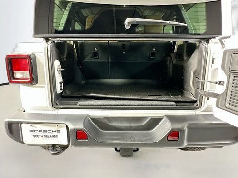 Used 2022 Jeep Wrangler Unlimited Sahara w/ Cold Weather Group AWD/4WD image 27