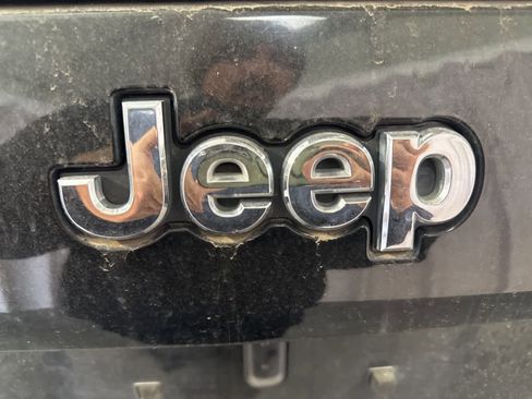 Used 2019 Jeep Cherokee Limited w/ Technology Group image 11