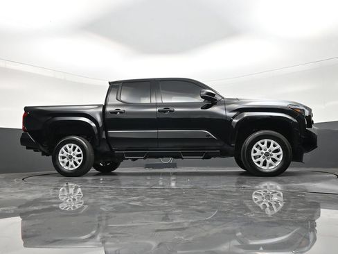 Used 2025 Toyota Tacoma SR AWD/4WD image 25