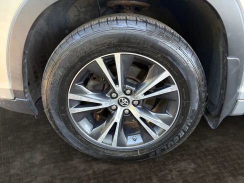 Used 2018 Toyota Highlander LE AWD/4WD image 35
