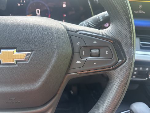 Used 2025 Chevrolet Trax LT FWD image 20