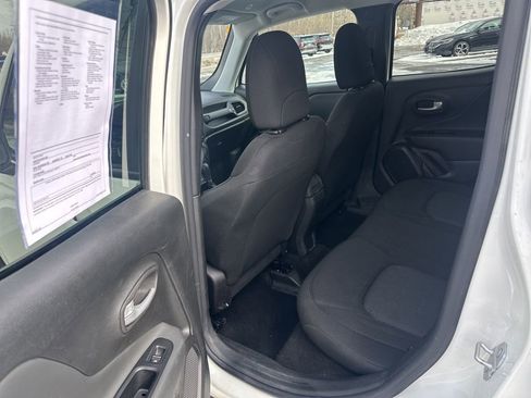 Used 2023 Jeep Renegade Latitude image 29