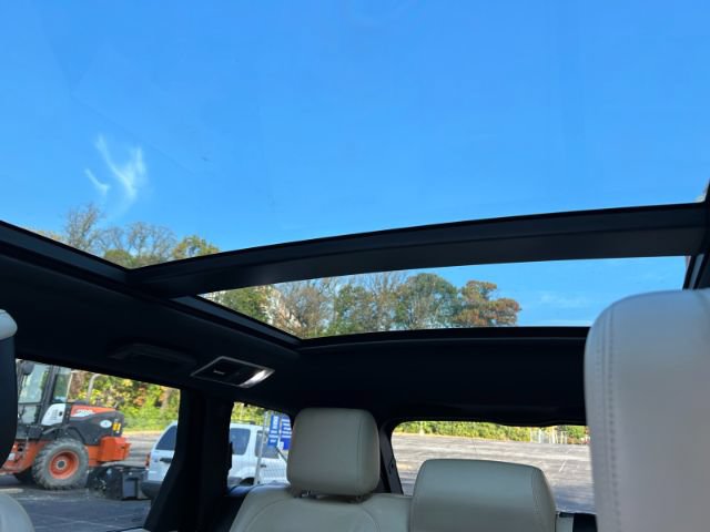 Used 2018 Land Rover Range Rover Sport HSE AWD/4WD image 32