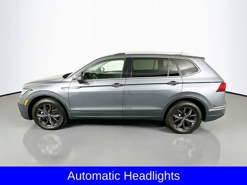 Used 2024 Volkswagen Tiguan SE w/ Panoramic Sunroof Package image 11