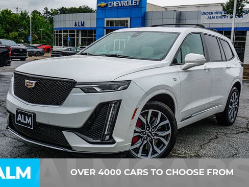 Used 2023 Cadillac XT6 Sport w/ Technology Package AWD/4WD image 2