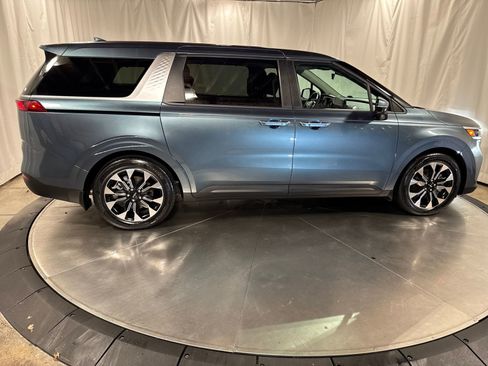 Certified 2024 Kia Carnival EX image 9