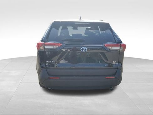 Used 2023 Toyota RAV4 LE AWD/4WD image 5