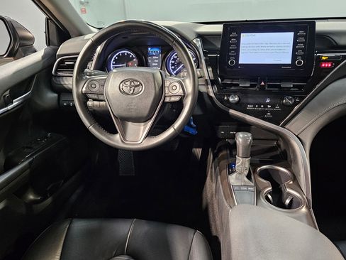 Used 2024 Toyota Camry SE image 9