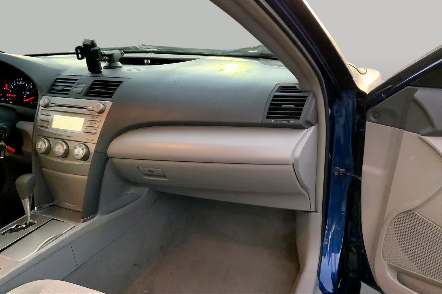 Used 2010 Toyota Camry LE FWD image 13
