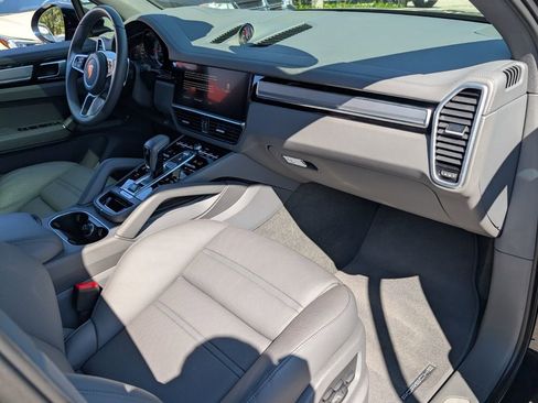 Used 2023 Porsche Cayenne image 16