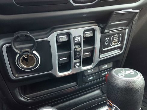 Used 2018 Jeep Wrangler Unlimited Sport S image 24