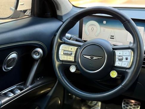 Used 2023 Genesis GV60 Performance image 21