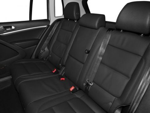 Used 2017 Volkswagen Tiguan S image 15