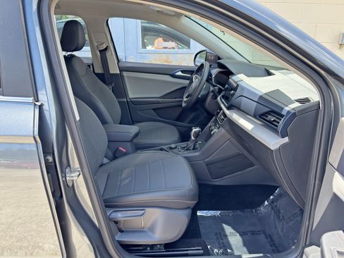 Used 2022 Volkswagen Taos SE w/ Panoramic Sunroof Package AWD/4WD image 14