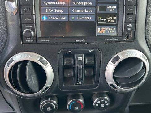 Used 2013 Jeep Wrangler Unlimited Rubicon AWD/4WD image 18